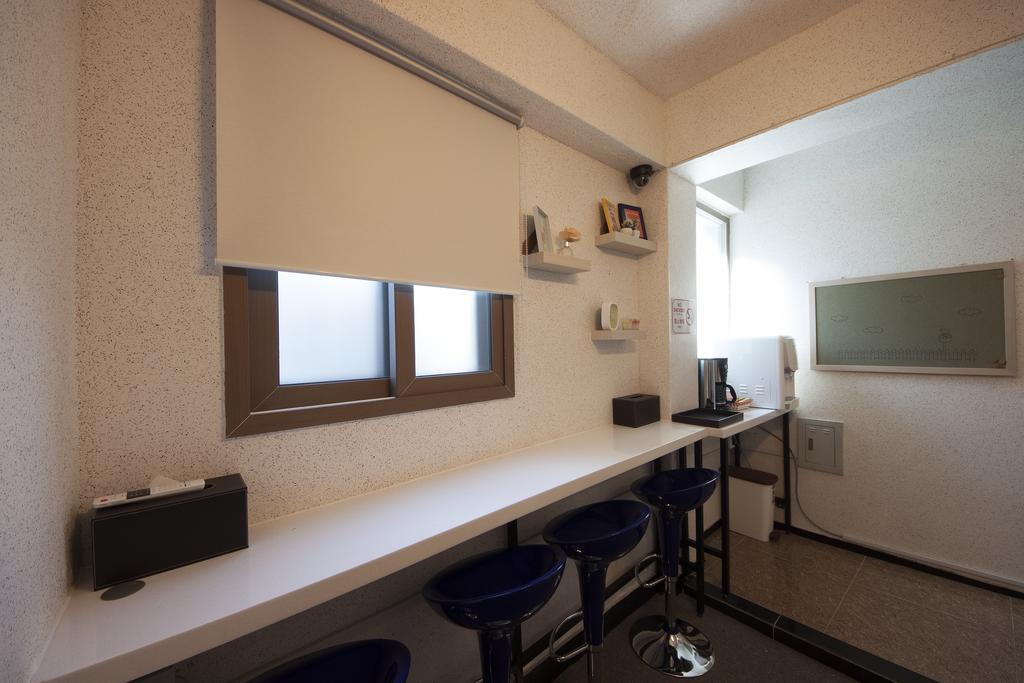 K-Guesthouse Sinchon 2 Сеул Экстерьер фото
