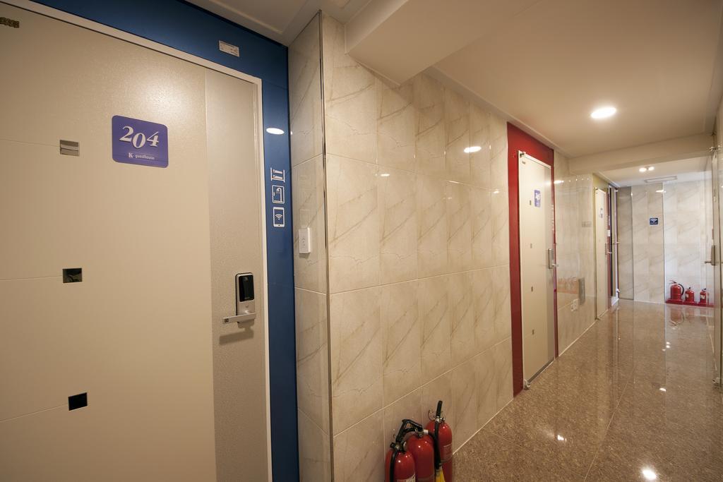 K-Guesthouse Sinchon 2 Сеул Экстерьер фото