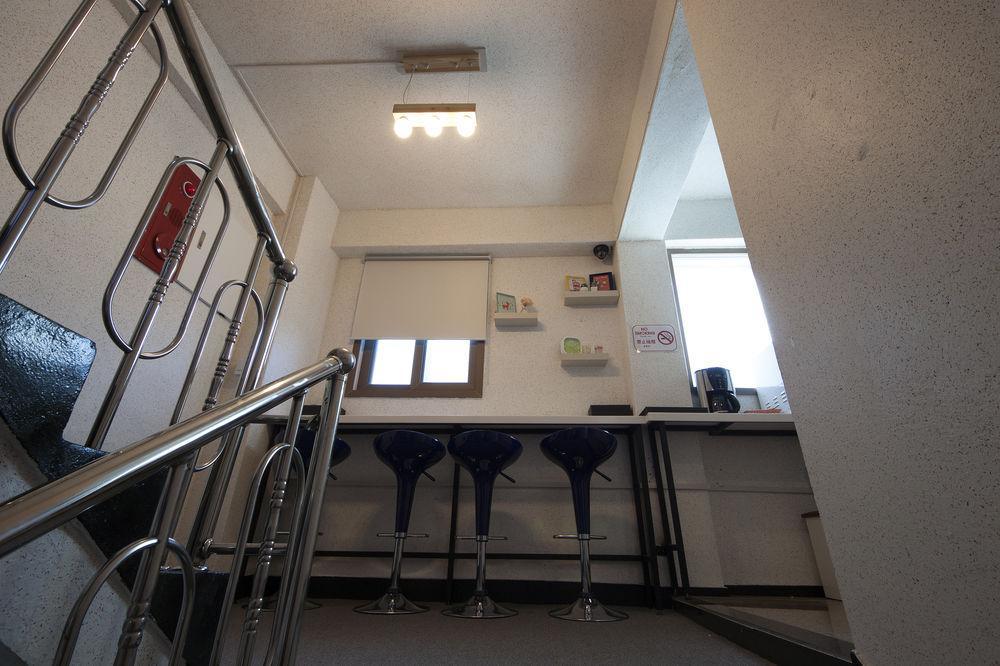 K-Guesthouse Sinchon 2 Сеул Экстерьер фото