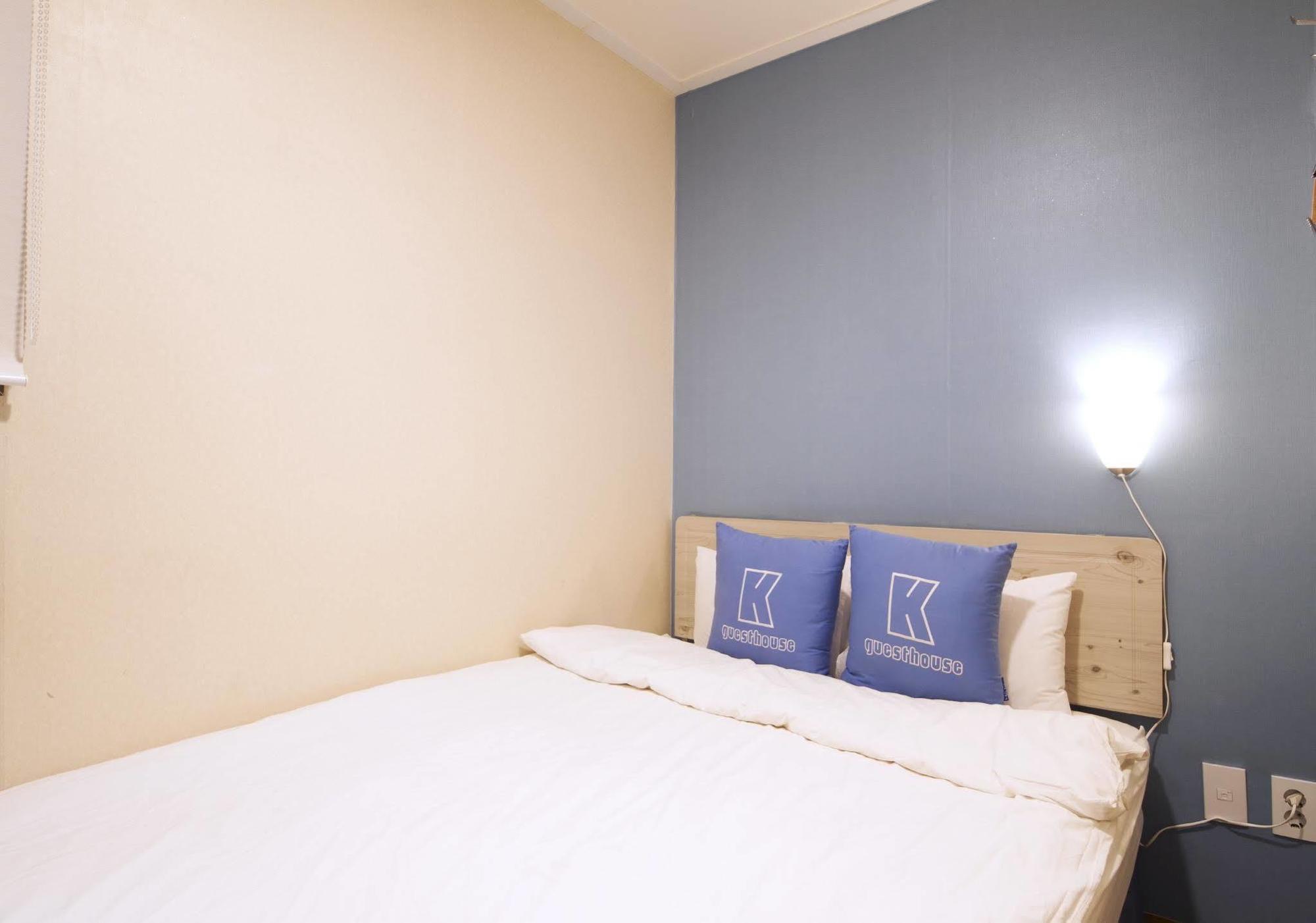 K-Guesthouse Sinchon 2 Сеул Экстерьер фото