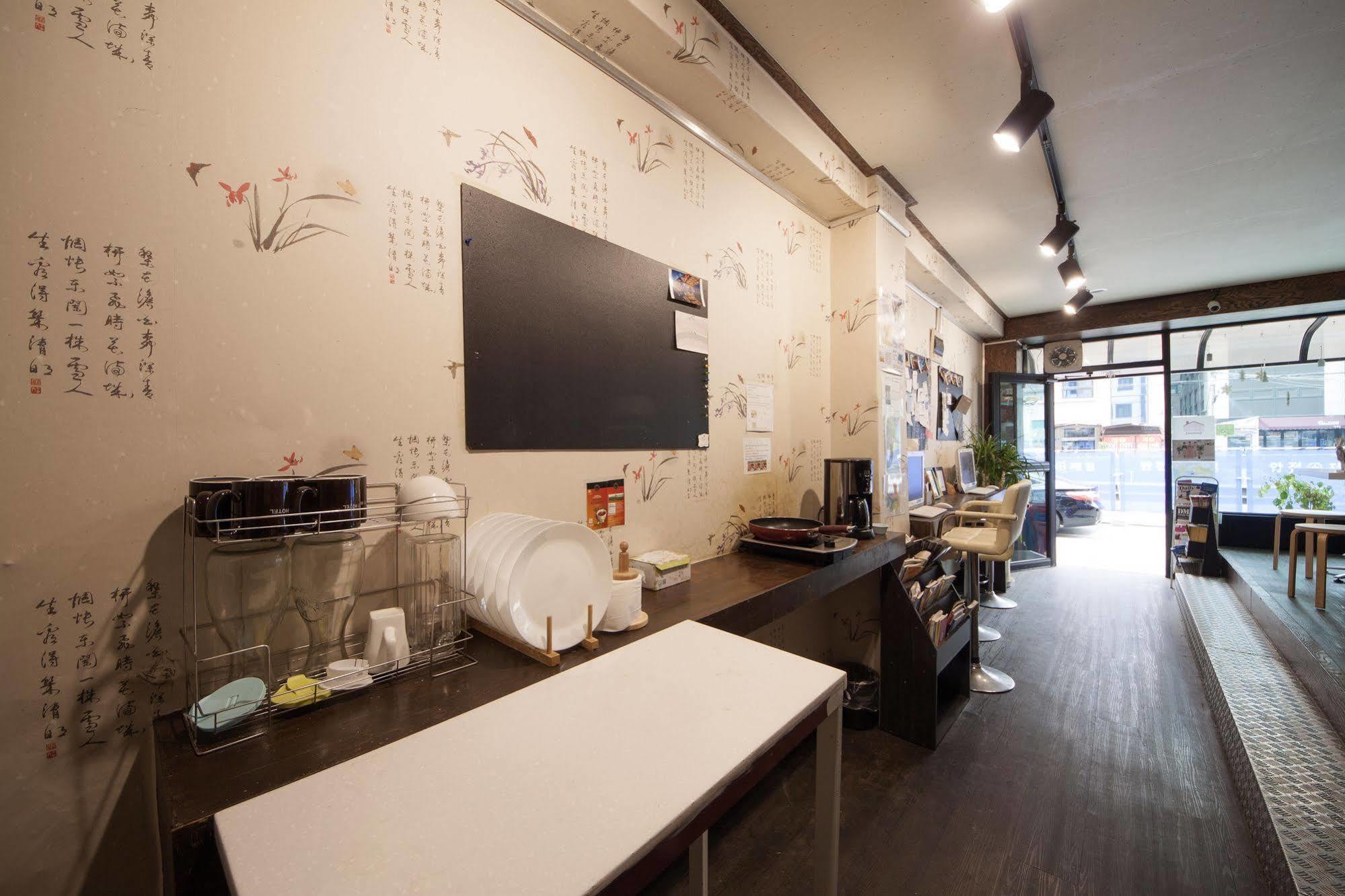 K-Guesthouse Sinchon 2 Сеул Экстерьер фото