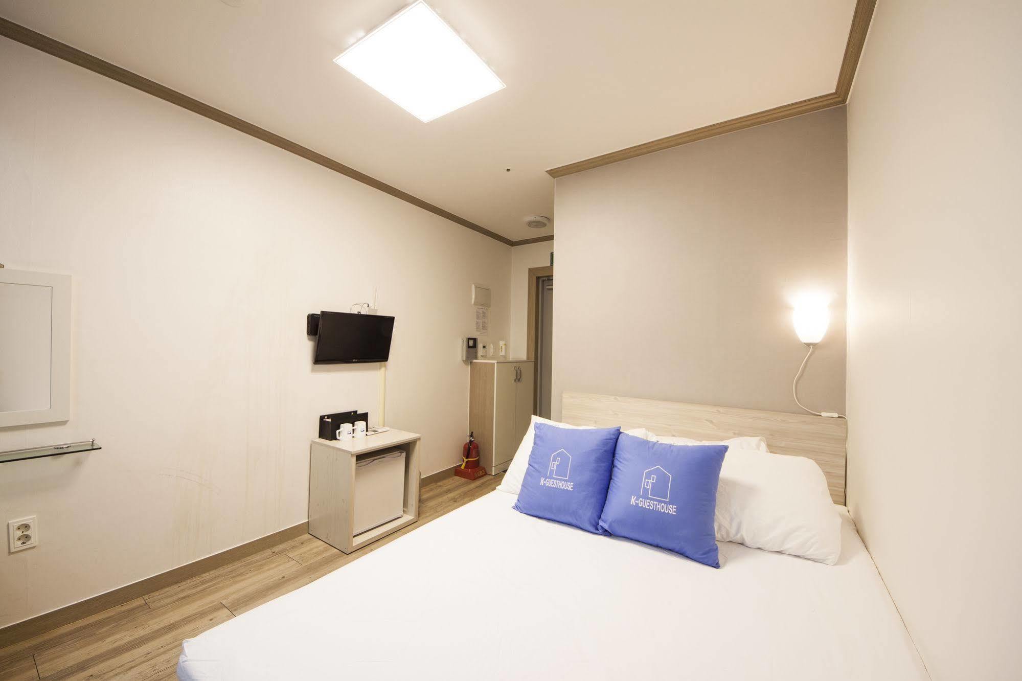 K-Guesthouse Sinchon 2 Сеул Экстерьер фото