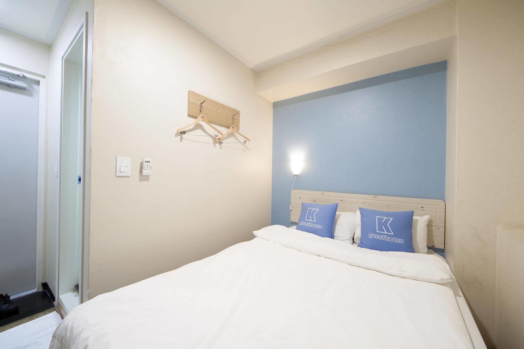 K-Guesthouse Sinchon 2 Сеул Экстерьер фото
