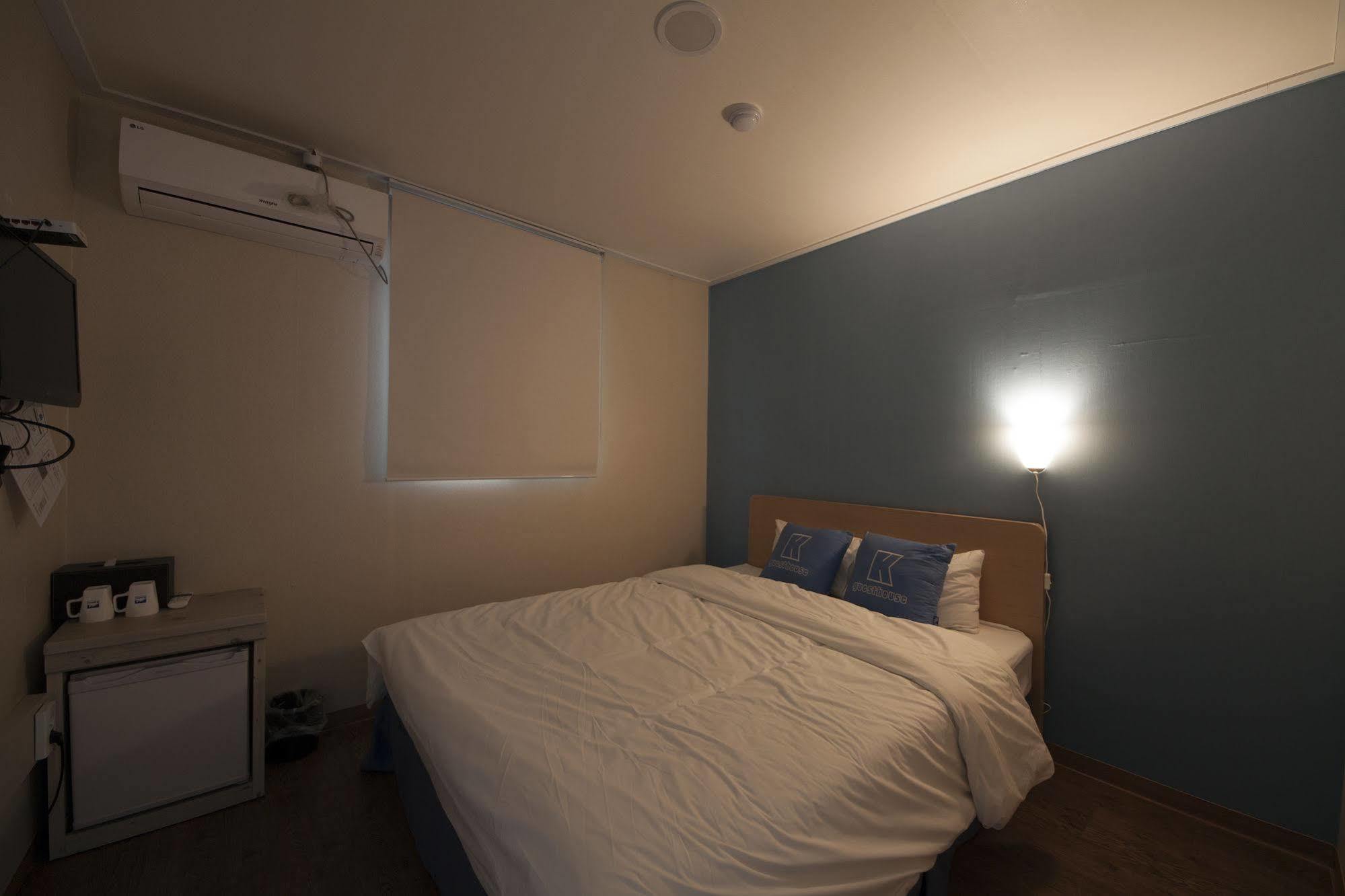 K-Guesthouse Sinchon 2 Сеул Экстерьер фото