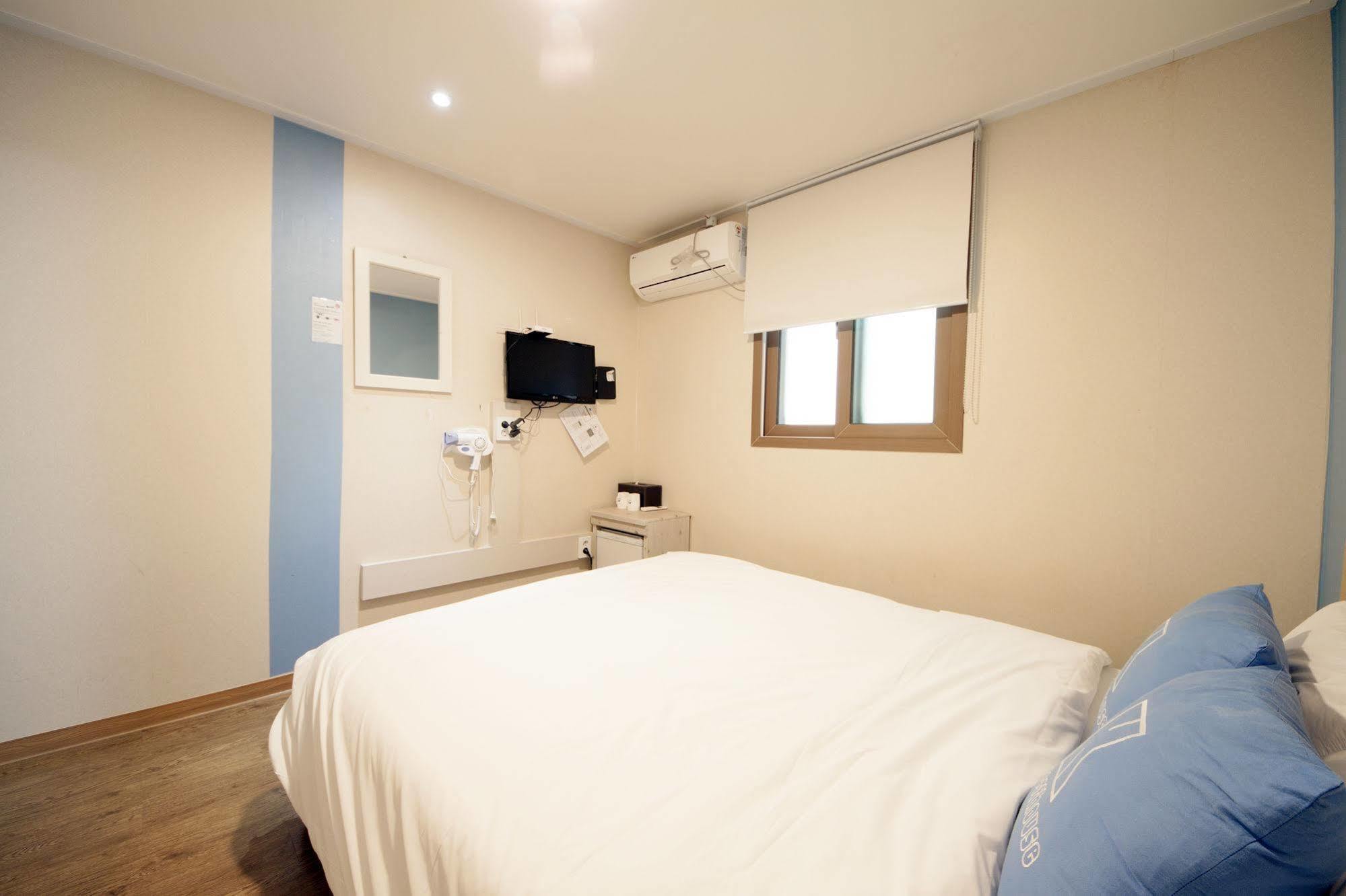 K-Guesthouse Sinchon 2 Сеул Экстерьер фото