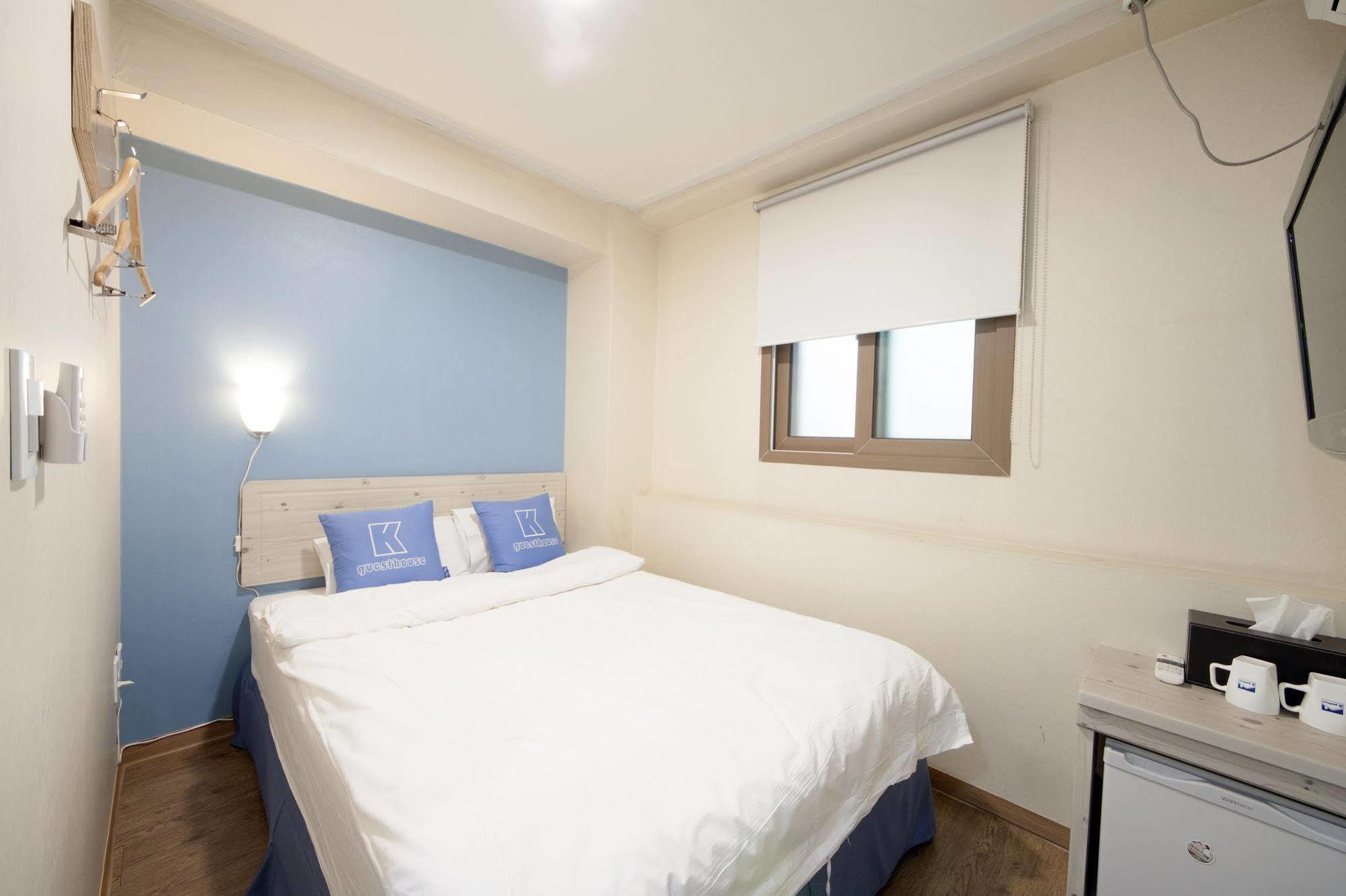 K-Guesthouse Sinchon 2 Сеул Экстерьер фото